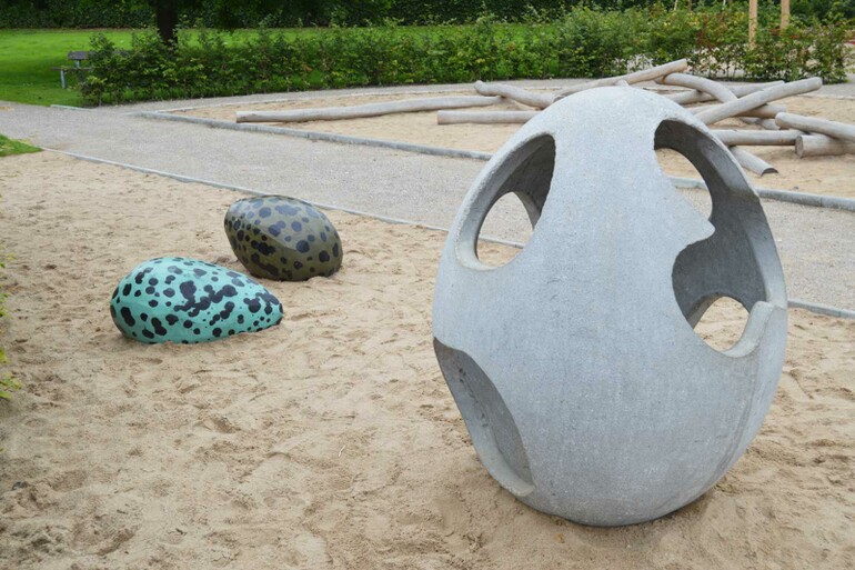 Foto af Play sculpture - Concrete egg