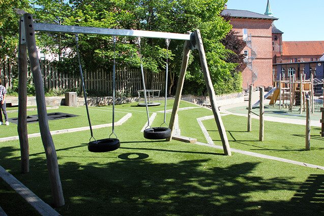 Foto af Swing - tyres A-frame robinia and steel h 2.1m