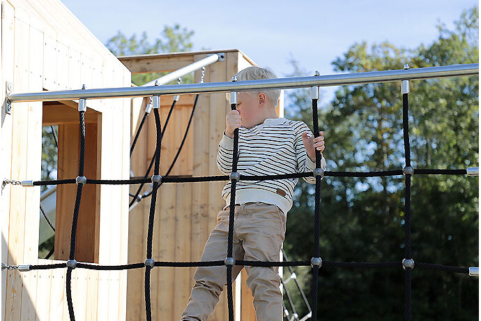 Obstacle course - rectangular vertical climb net 1 h 3m and w 2m